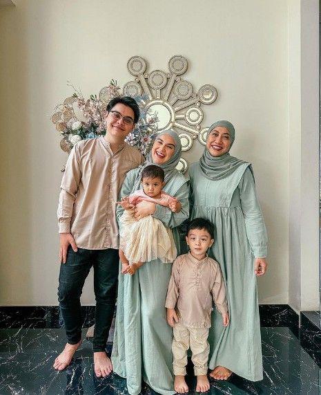 foto Irish Bella dan keluarga (instagram.com/_irish_bella_)