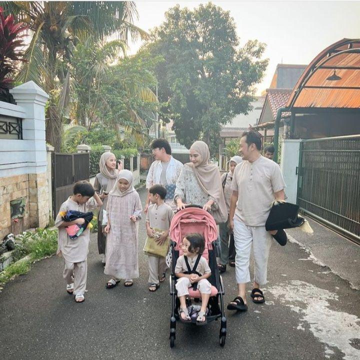 potret Zaskia Adya Mecca dan keluarga saat lebaran (instagram.com/zaskiaadyamecca)