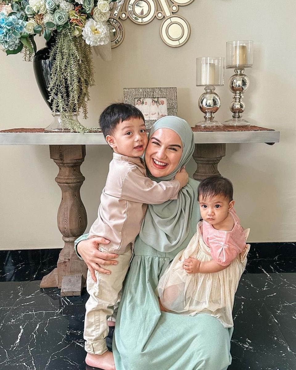 potret Irish Bella dan buah hati (instagram.com/_irishbella_)