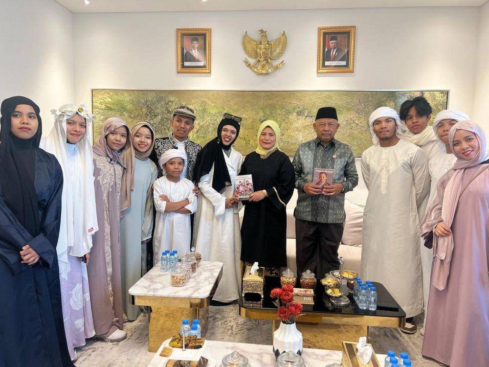 potret keluarga Gen Halilintar dan duta besar Indonesia (instagram.com/genifaruk)