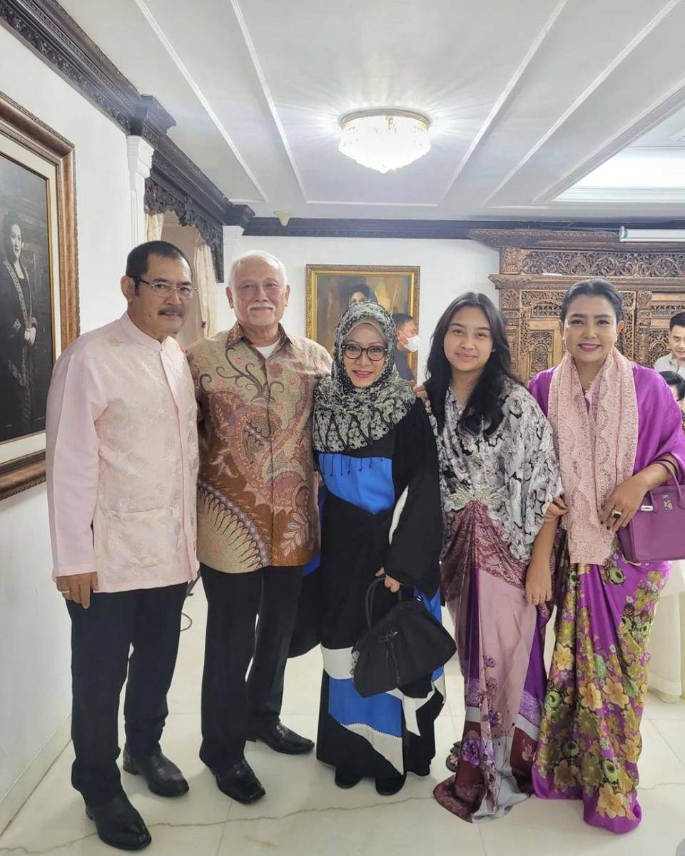 momen lebaran keluarga Mayangsari (instagram.com/mayangsari_official)
