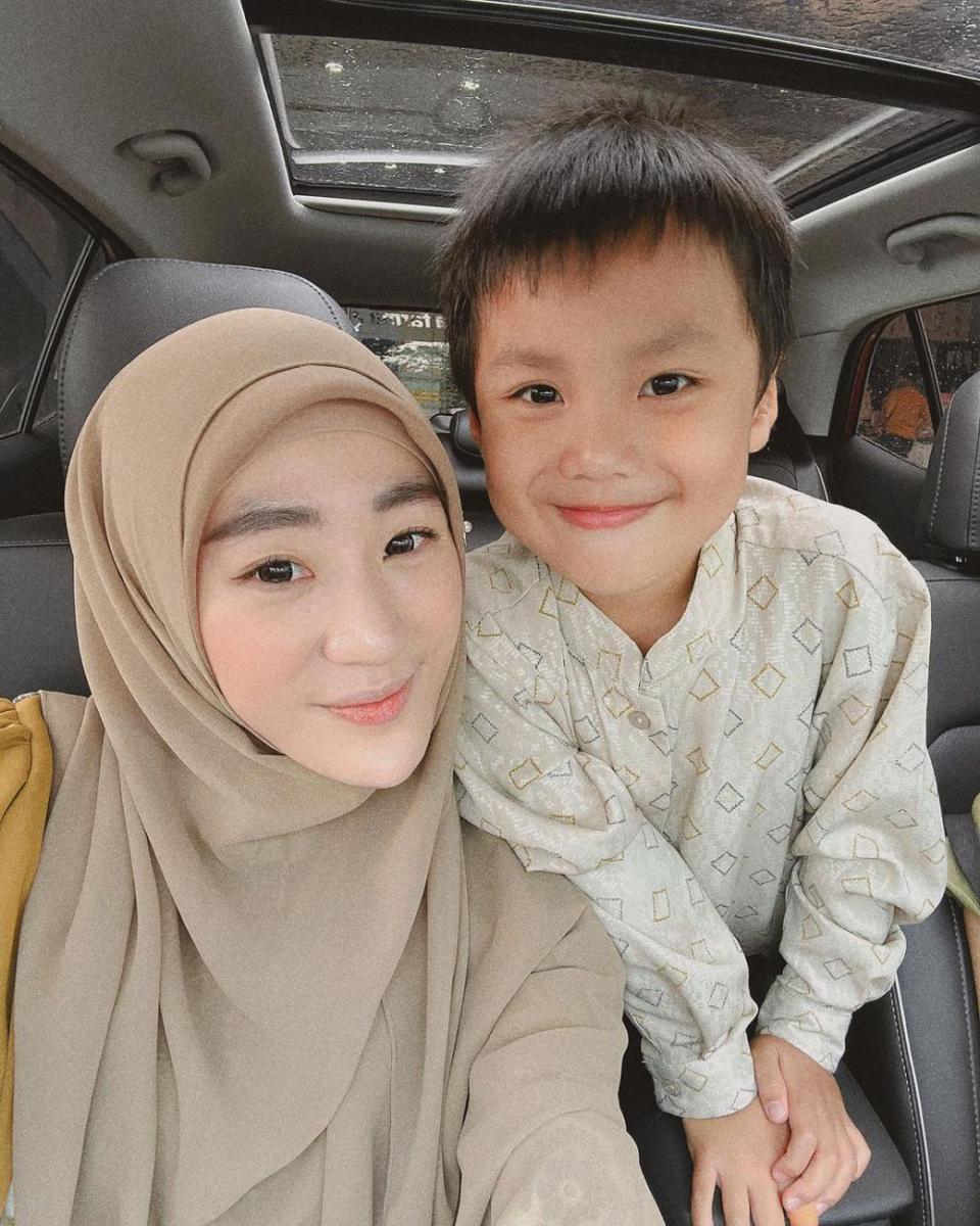 potret Larissa Chou dan anak (instagram.com/larissachou)