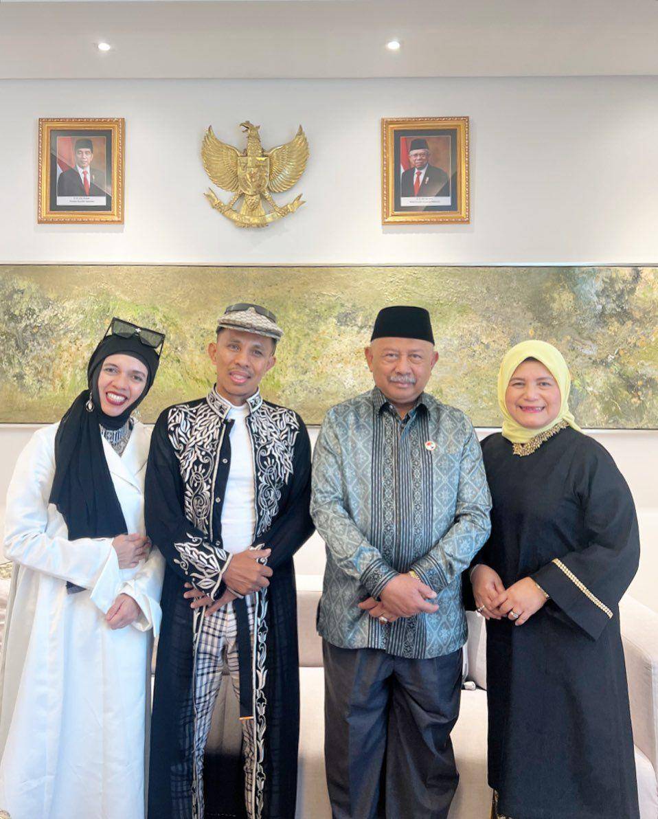 potret keluarga Gen Halilintar dan duta besar Indonesia (instagram.com/genifaruk)