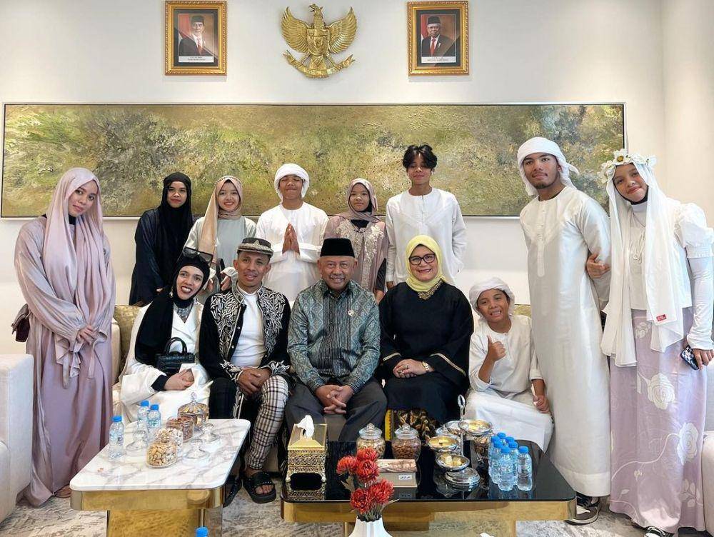 potret keluarga Gen Halilintar dan duta besar Indonesia (instagram.com/genifaruk)