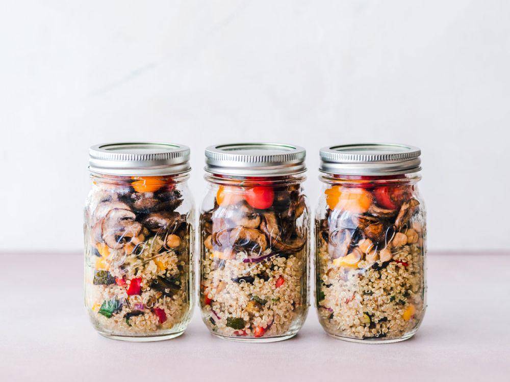 Ilustrasi wadah penyimpanan makanan. (Unsplash.com/Ella Olsson)