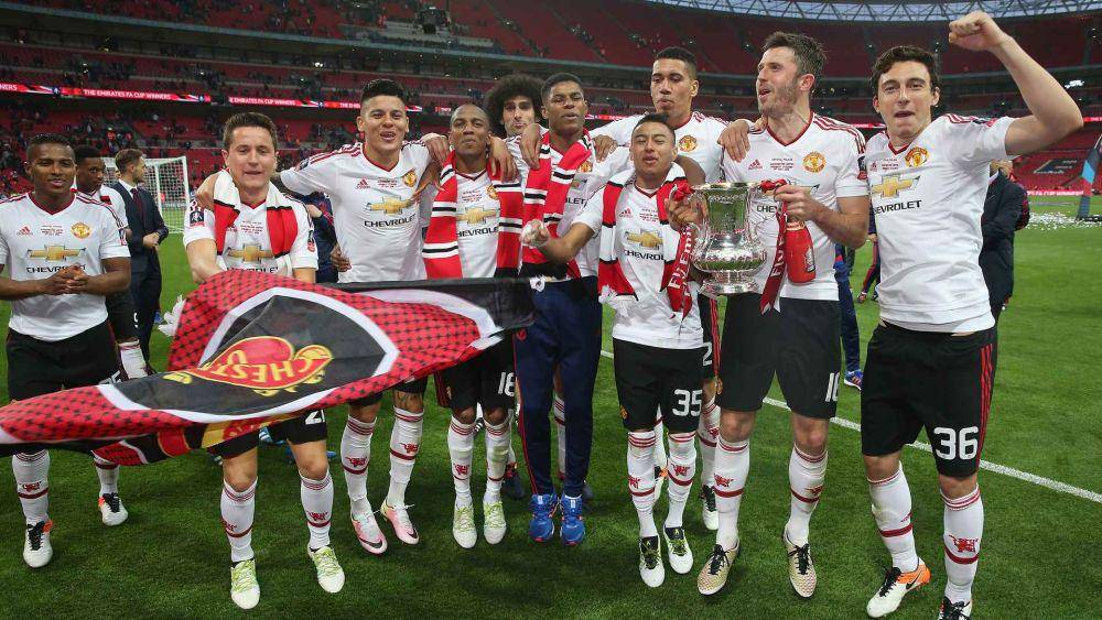 Para pemain Manchester United merayakan gelar juara Piala FA 2015/2016. (manutd.com)