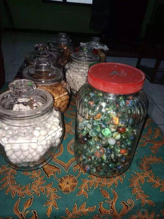potret jebakan toples kue Lebaran (facebook.com/profile.php?id=100054517448150)