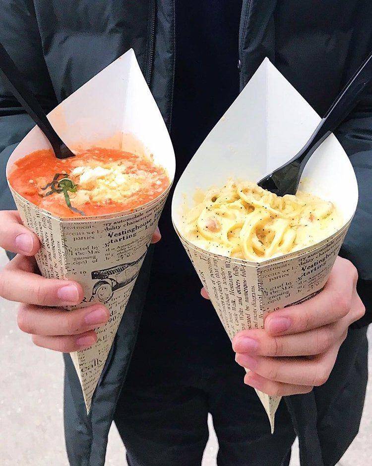 potret pasta disajikan di tempat gak wajar (reddit.com/user/adminmatt)