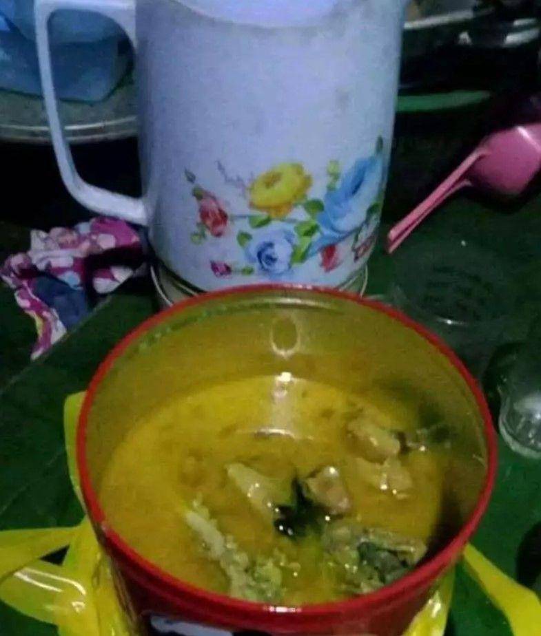 potret jebakan toples kue Lebaran (facebook.com/mohamad.adiprabowo)