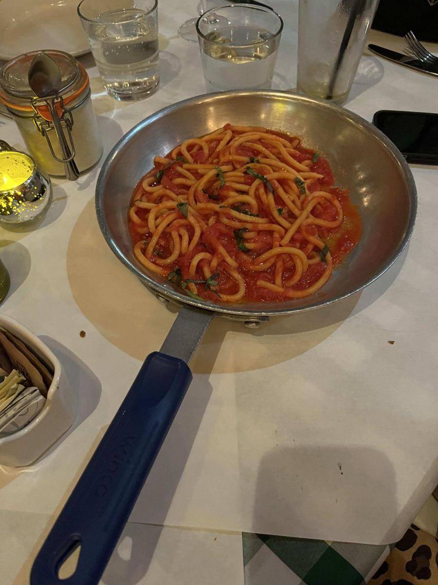 potret pasta disajikan di tempat gak wajar (reddit.com/user/YouveGotMail236)
