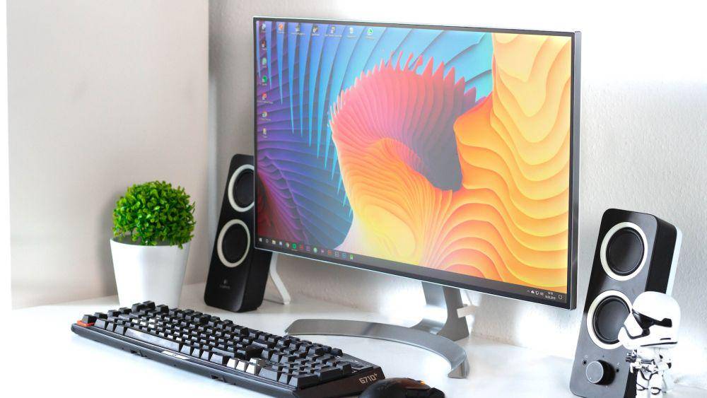 Tanpa disadari, monitor pada PC juga dapat memengaruhi kinerja VGA. (unsplash.com/Niclas Illg)