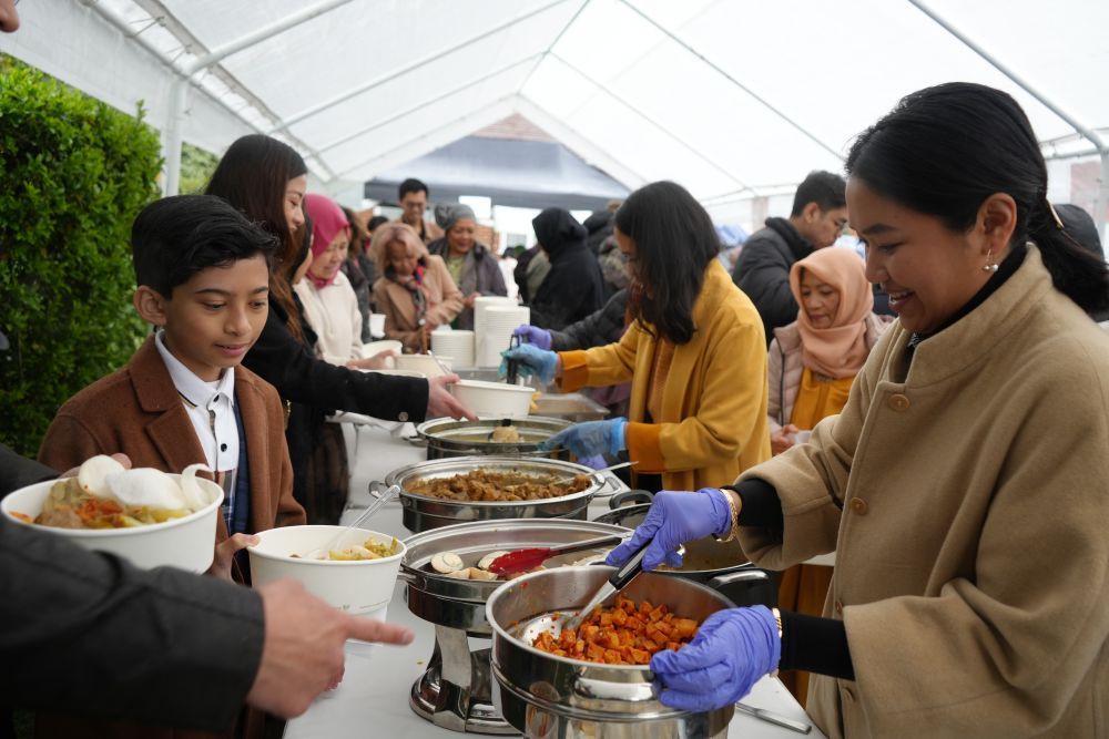 Kuliner Nusantara di Halal Bihalal Idul Fitri KBRI London. (dok. KBRI London)