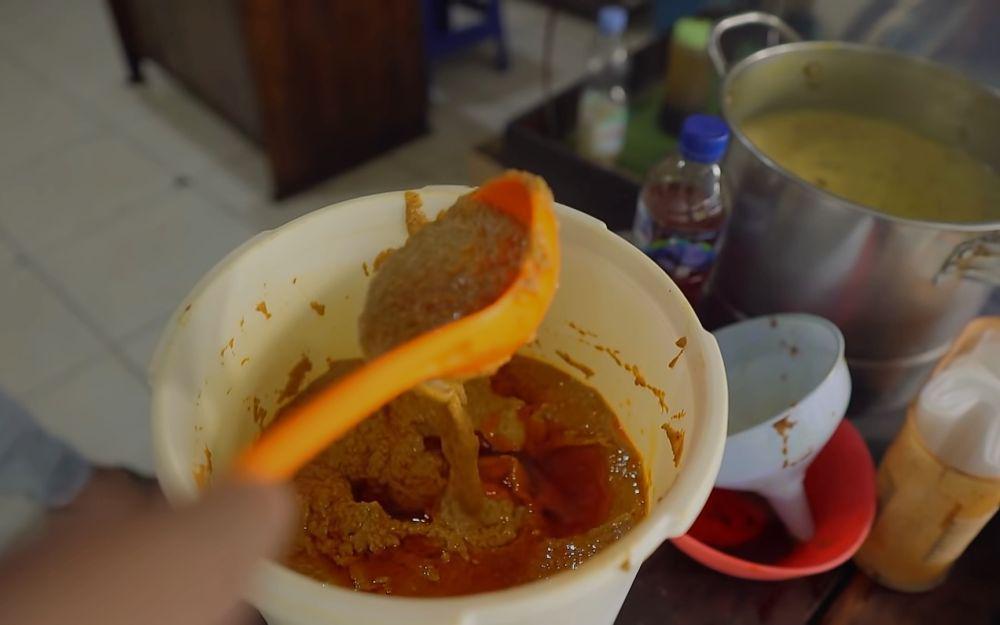 ilustrasi bumbu kacang sate ayam Blora (youtube.com/Dyodoran)