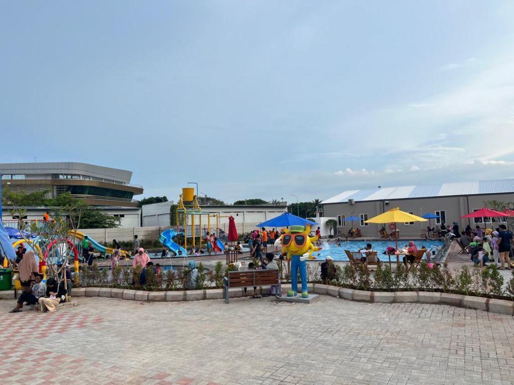 Suasana pengunjung Krakatau Park. (Dok. ASDP)