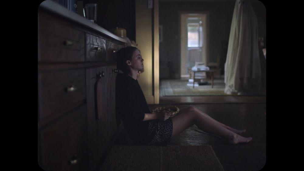 cuplikan film A Ghost Story (dok. A24 Films/A Ghost Story)