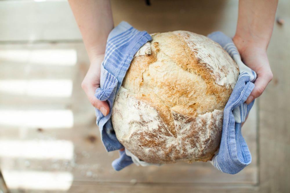 ilustrasi roti yang baru keluar dari oven (pexels.com/Pixabay)