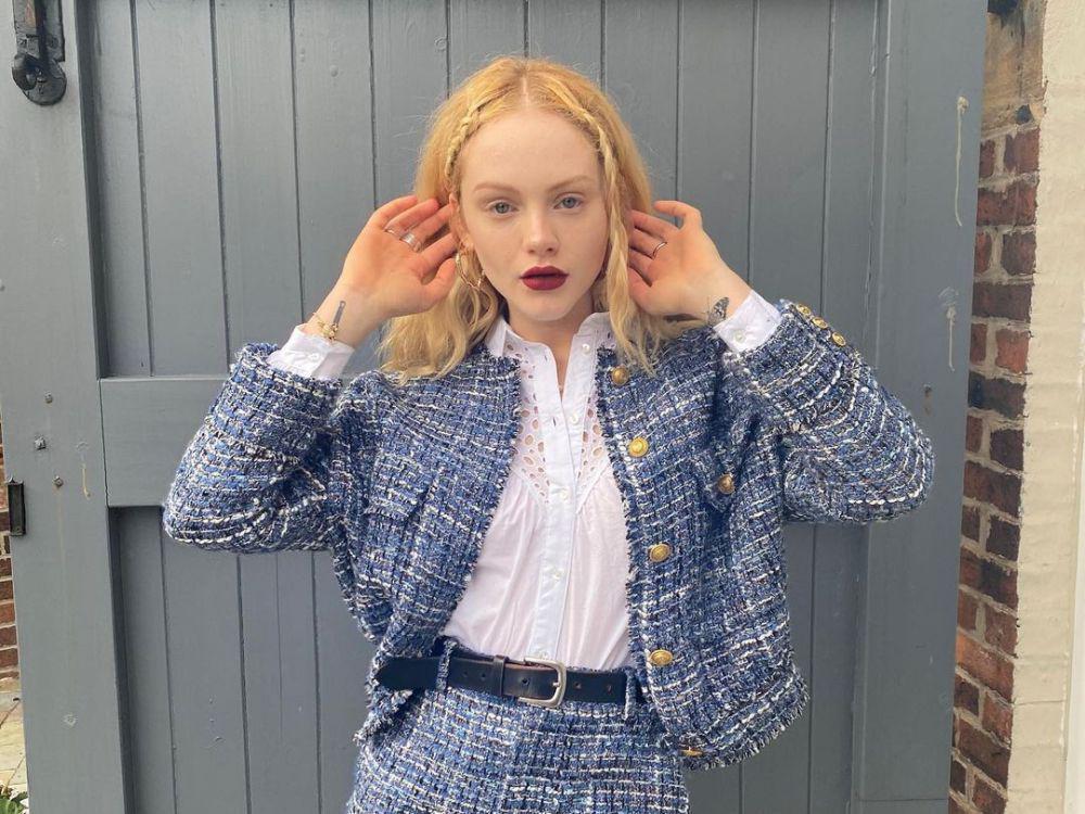 9 Potret Emma Laird, Aktris yang Dituding jadi Selingkuhan Joe Alwyn