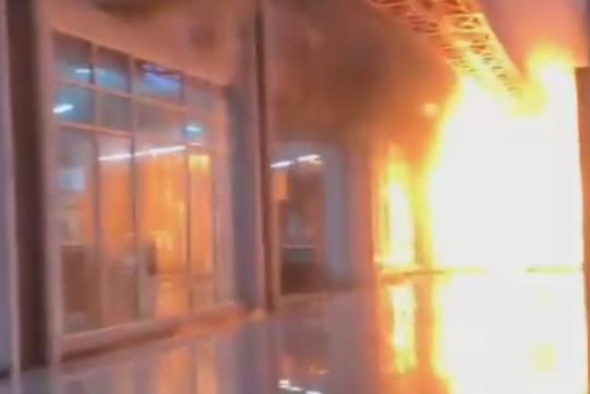 Tangkapan layar video Trans Mall Makassar kebakaran. Istimewa