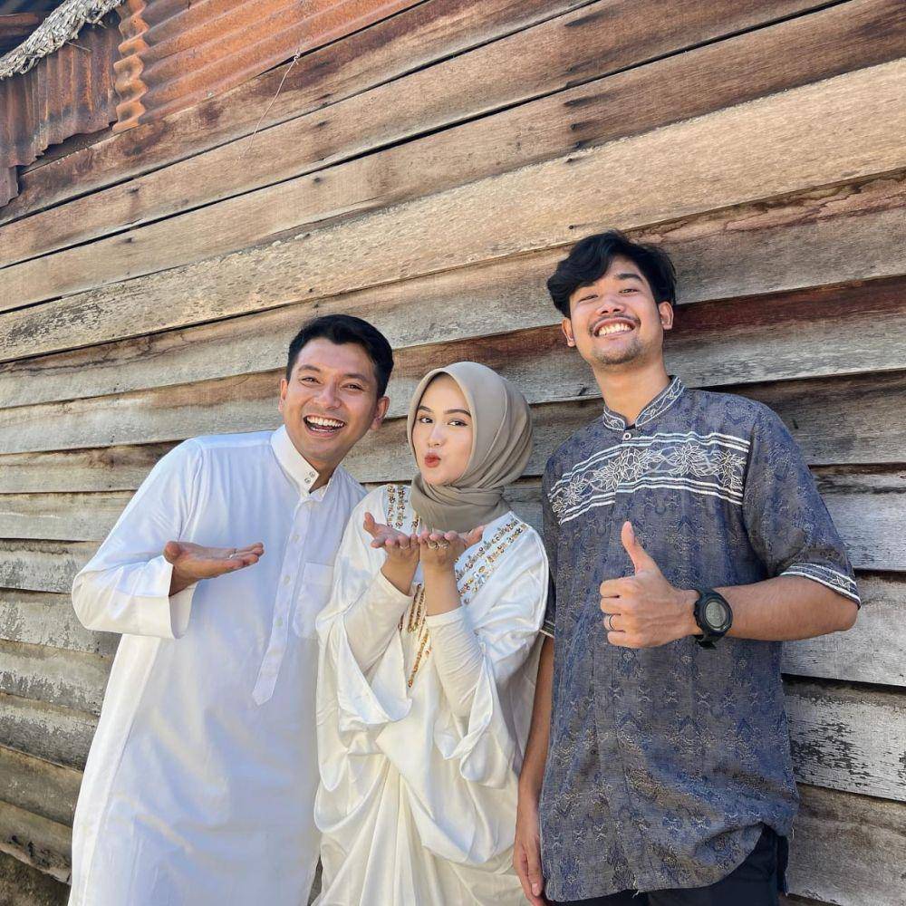 potret Alifhia Fitri dan keluarga (instagram.com/alifhiafitri)