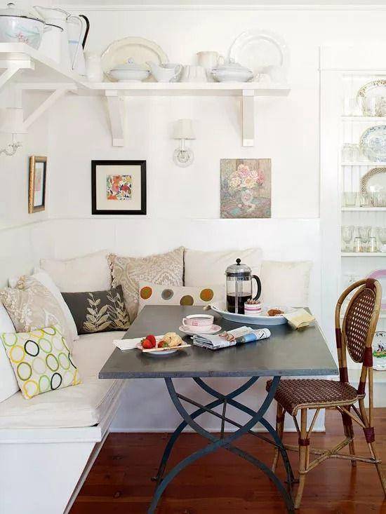 ide breakfast nook untuk rumah mungil (bhg.com)