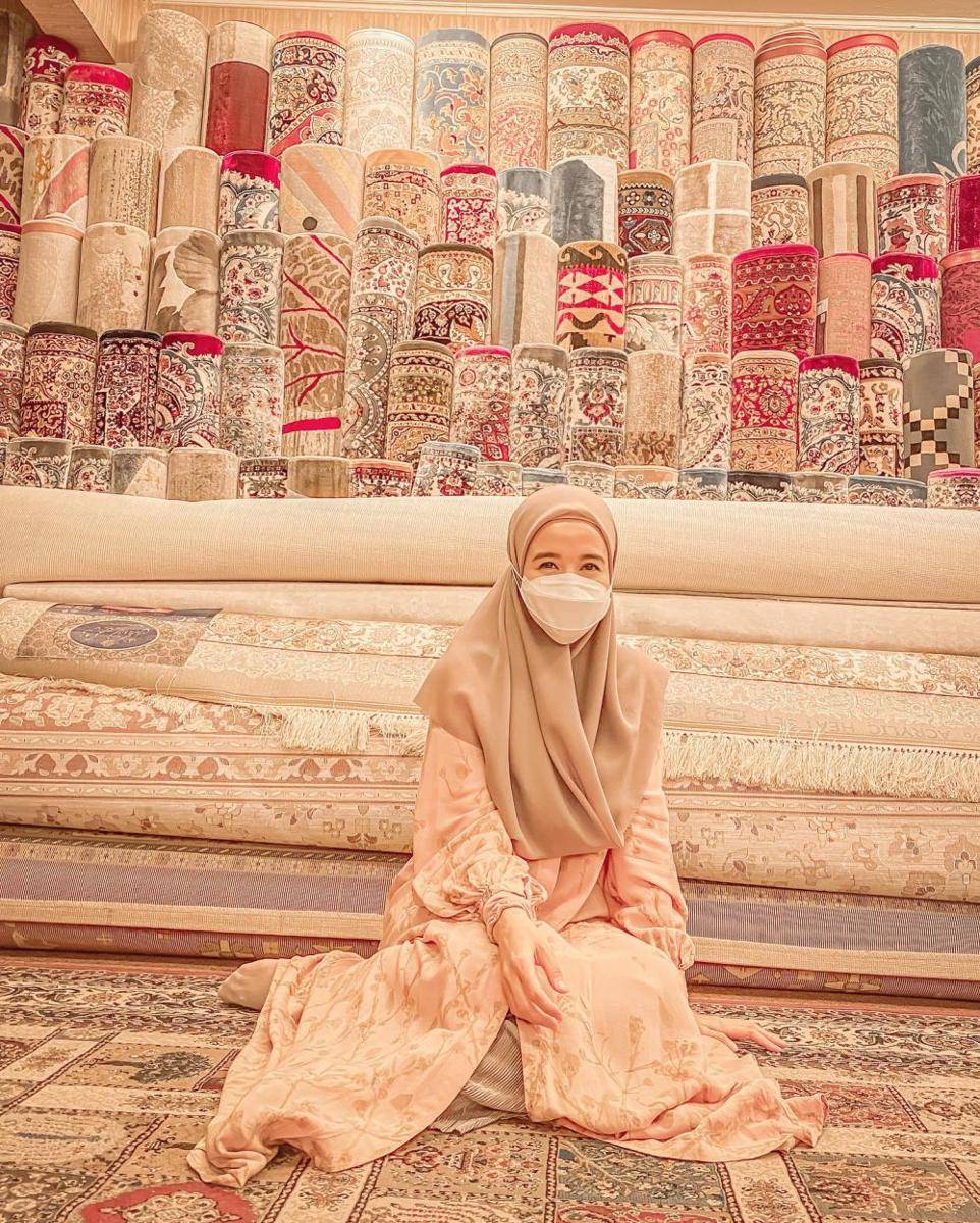 padu padan outfit pattern ala Laudya Cynthia Bella (instagram.com/laudyacynthiabella)