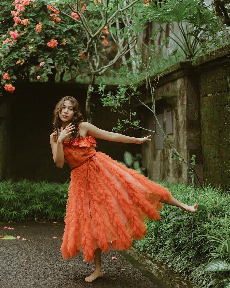 outfit dress ala Adinda Thomas (instagram.com/adindathomas)