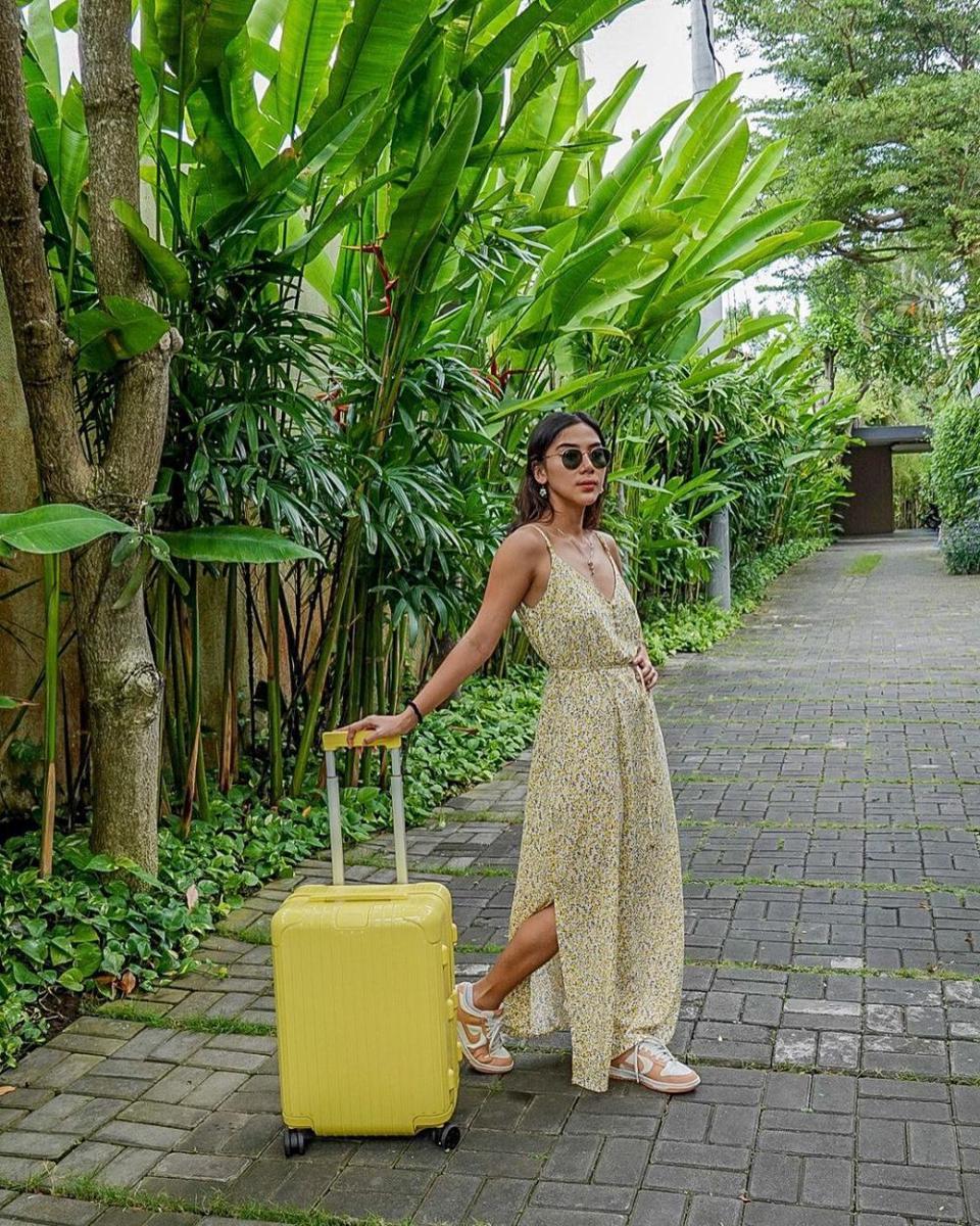 outfit dress ala Adinda Thomas (instagram.com/adindathomas)