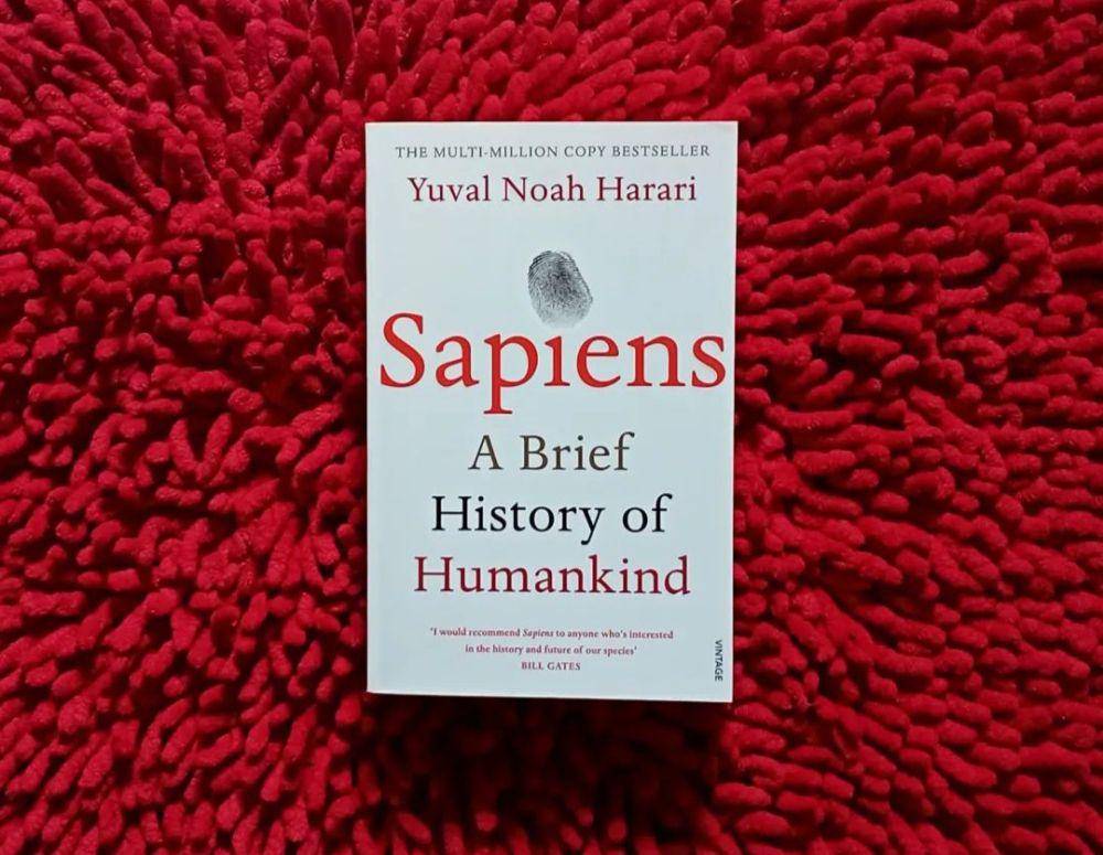 Buku Sapiens: A Brief History of Humankind (instagram.com/bookcentral.pk)
