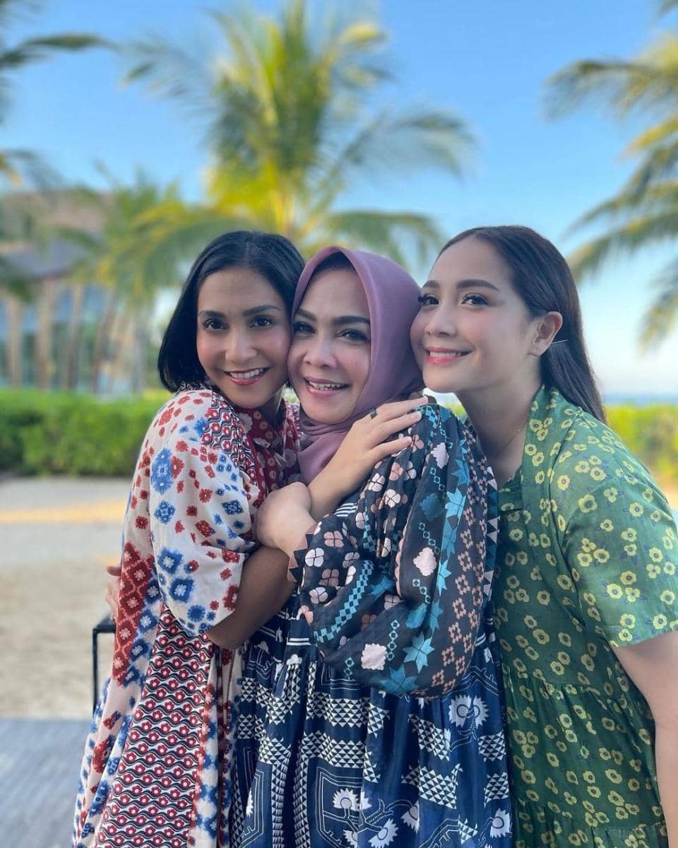 potret keluarga Nagita Slavina (instagram.com/rieta_amilia)