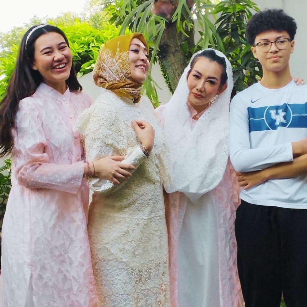 potret keluarga Angelina Sondakh (instagram.com/angelinasondakh09)