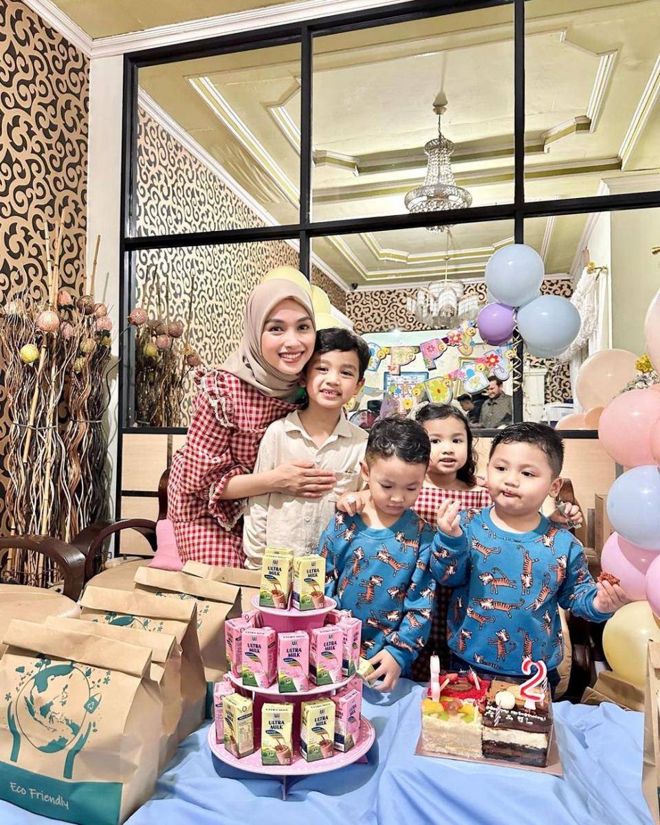 Tya Arifin Lebaran di Indonesia (instagram.com/fitriarifinfw)