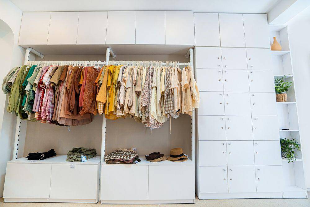 ide walk in closet (unsplash.com/huutin23)
