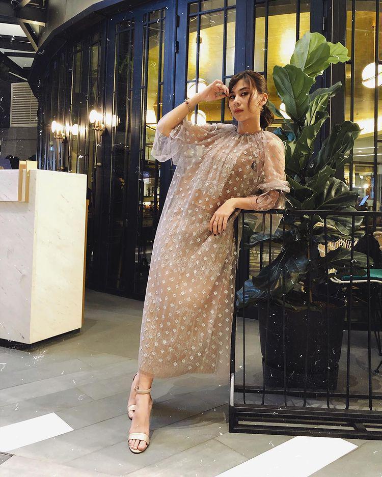 outfit dress ala Adinda Thomas (instagram.com/adindathomas)