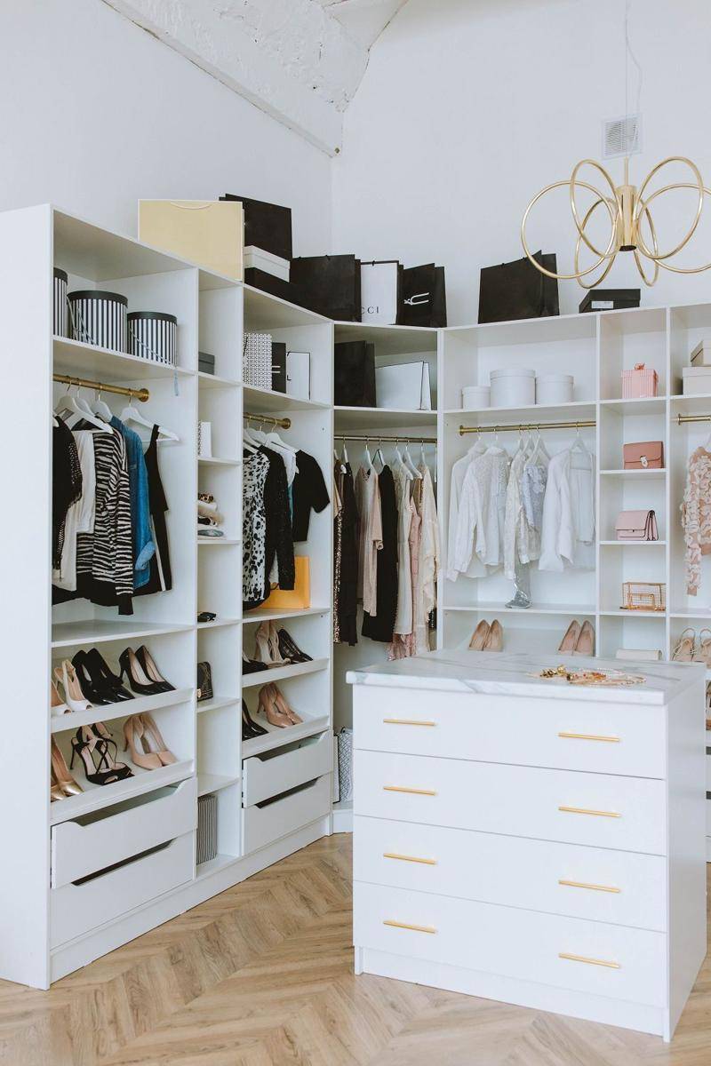 ide walk in closet (pexels.com/@anastasia-shuraeva)
