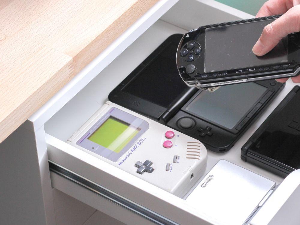 Jelek di Konsol, 7 Game Ini Laris Manis di Handheld!