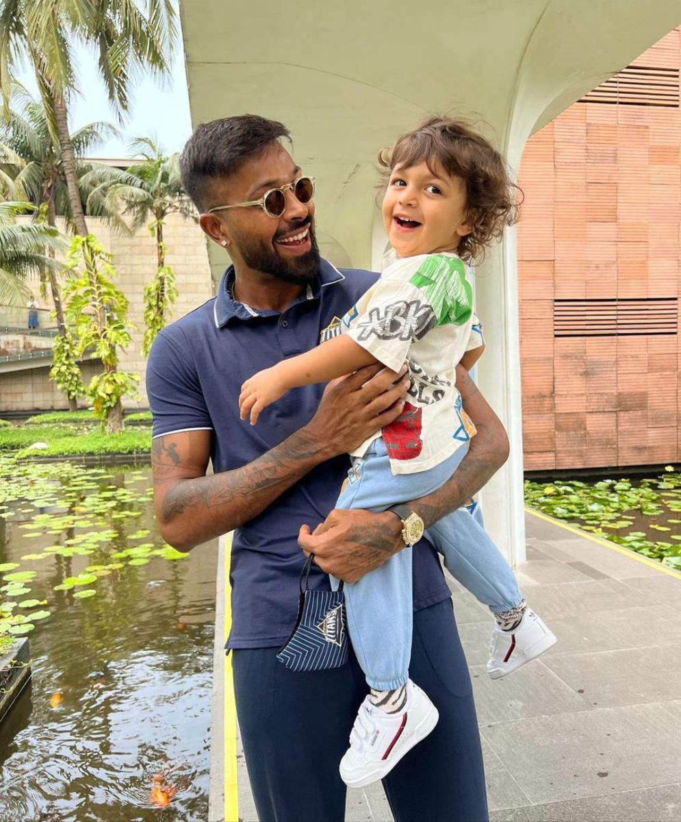 Hardik Pandya dan putranya (instagram.com/hardikpandya93)