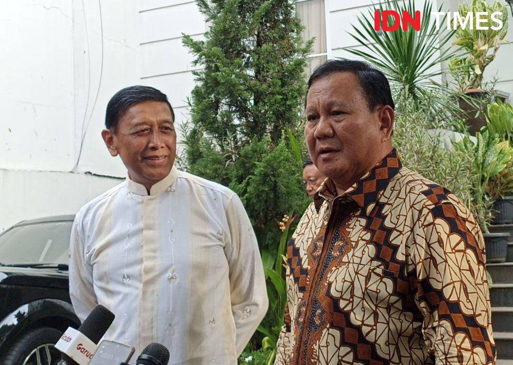 Prabowo Subianto silaturahmi ke rumah Wiranto di kawasan Jakarta Selatan pada Selasa, 25 April 2023 (IDN Times/Yosafat Diva Bayu Wisesa)