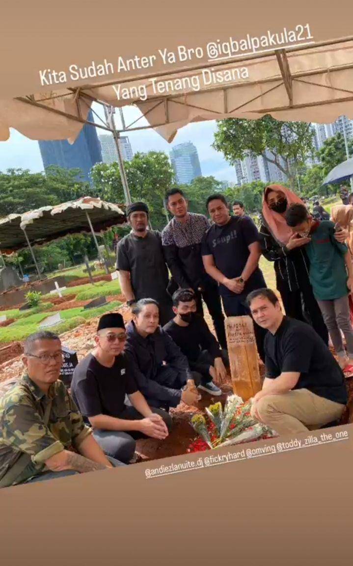 potret pemakaman Iqbal Pakula (instagram.com/dennyabal1945mf)