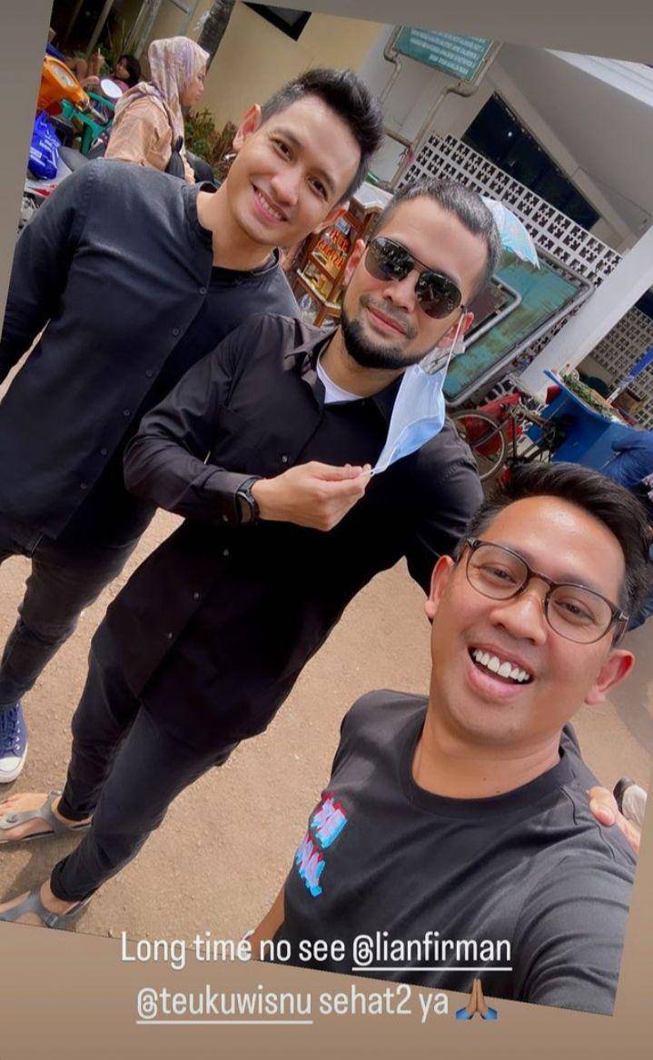 potret artis di pemakaman Iqbal Pakula (instagram.com/markonengjtown)