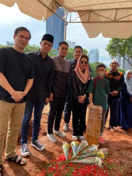 potret artis di pemakaman Iqbal Pakula (instagram.com/ivangordonray)