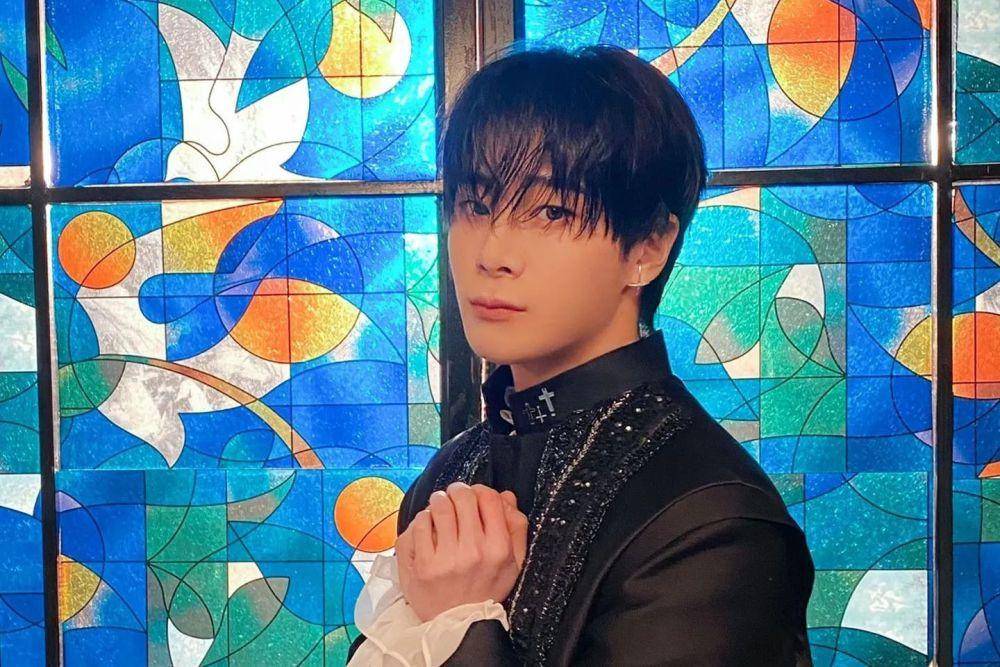 Moonbin ASTRO (https://www.instagram.com/moon_ko_ng)