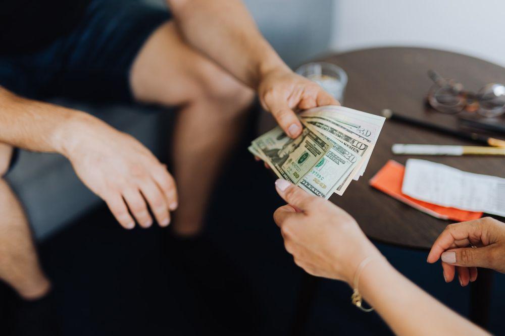 5 Tips Menghindari Pengeluaran Berlebihan saat Menerima THR