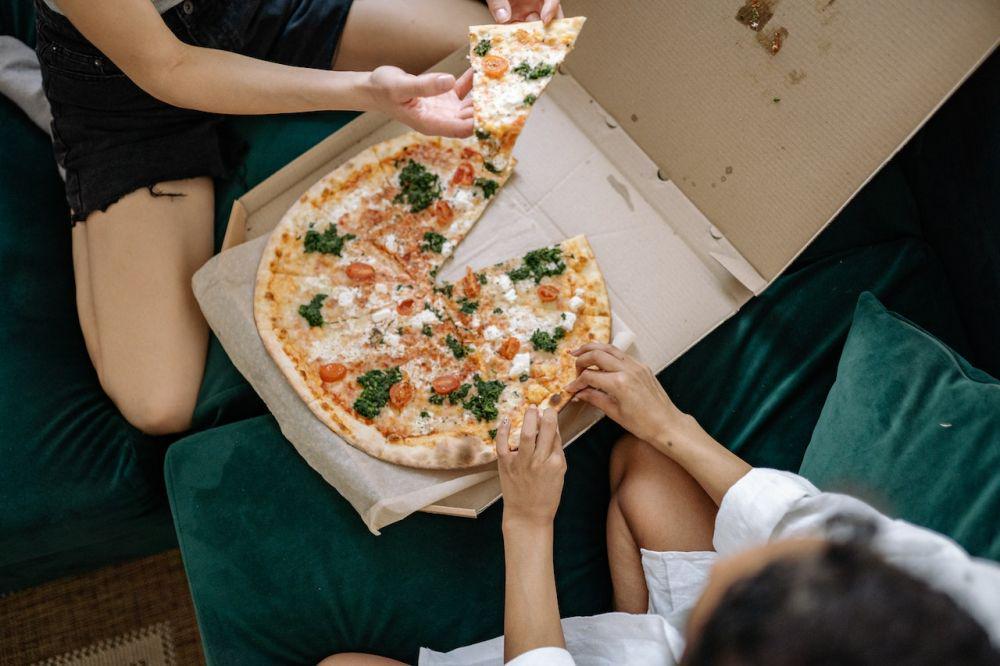 ilustrasi berbagai pizza (pexels.com/Yan Krukau)