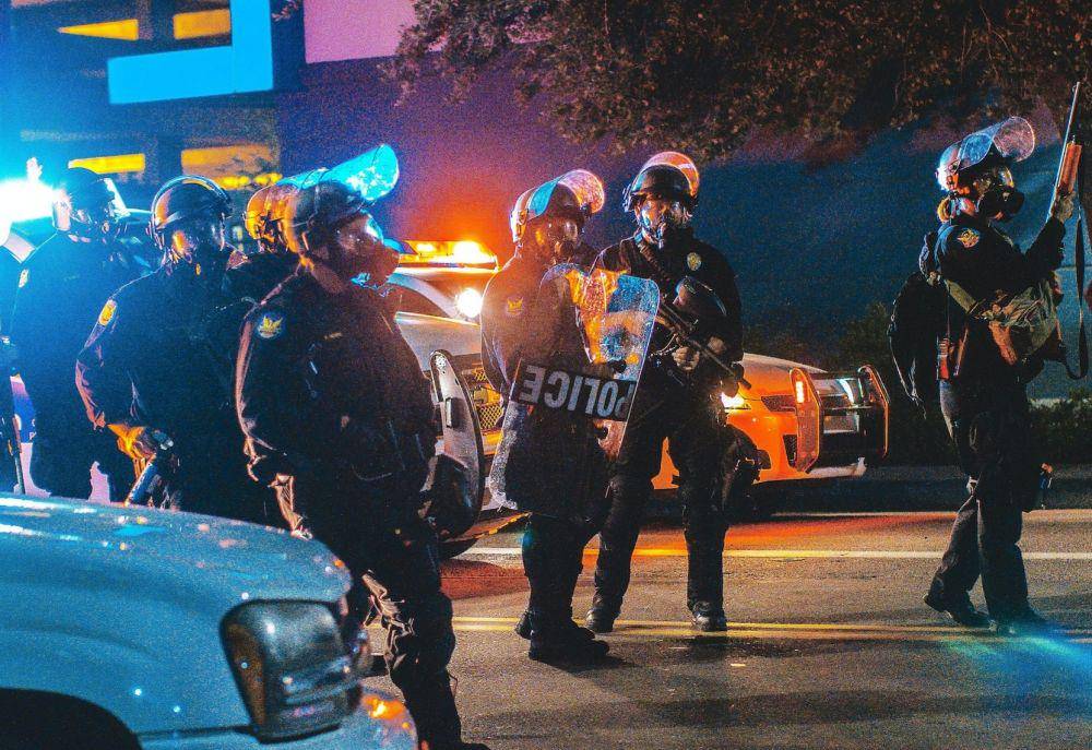 ilustrasi polisi (unsplash.com/@ajcolores)