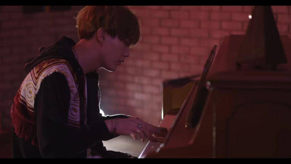 SUGA BTS di konten WINGS Short Film (youtube.com/HYBE LABELS)