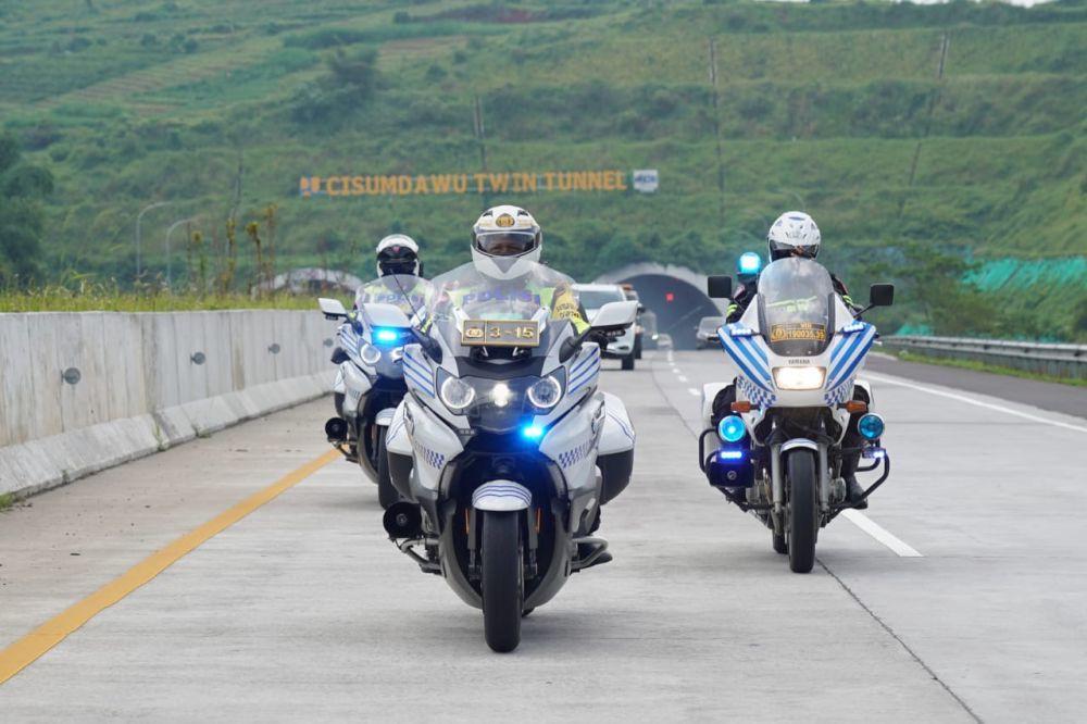 Dirgakkum Korlantas Polri Brigjen Pol Dr. Aan Suhanan melakukan patroli Kamseltibcarlantas arus balik Idul Fitri menggunakan motor patroli jalan raya (Dok/Korlantas Polri)