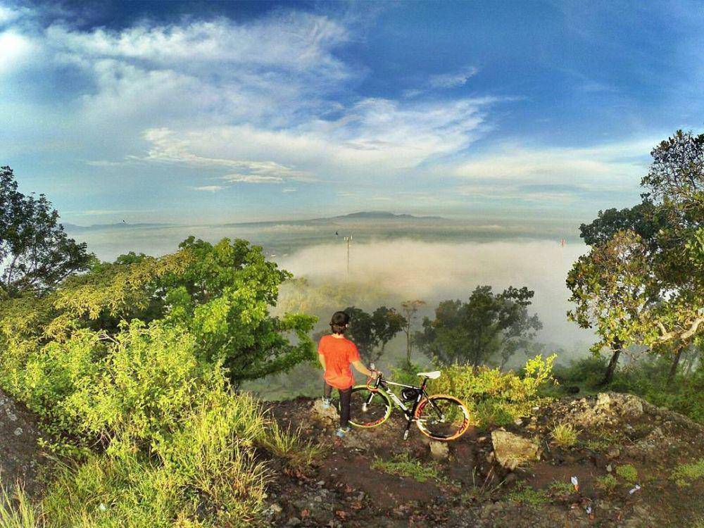 Gunung Taruwongso (instagram.com/akuhandito)