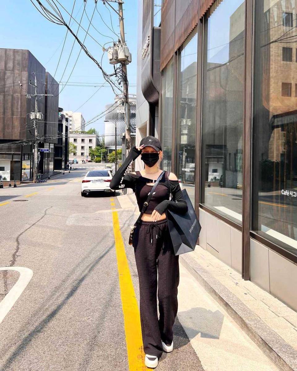 Yuqi (G)-IDLE (instagram.com/yuqisong.923)