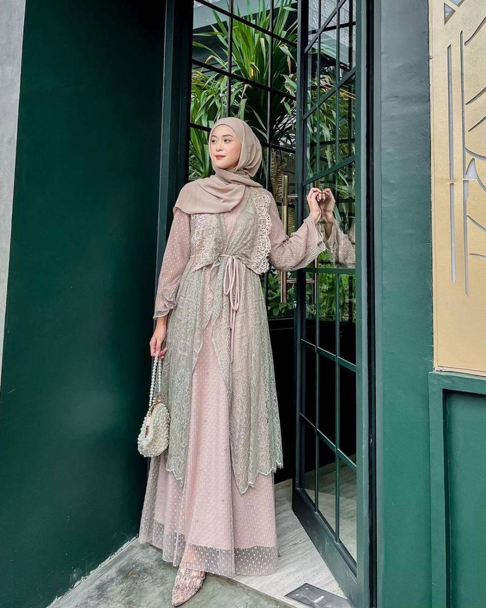 OOTD brokat. (instagram.com/virasoto)