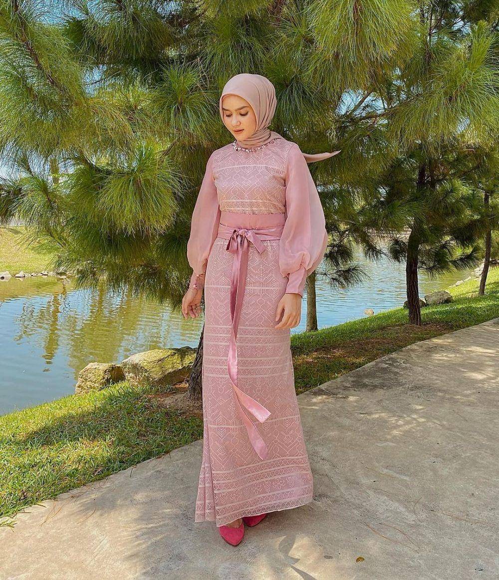 OOTD brokat. (instagram.com/helwabasheel)